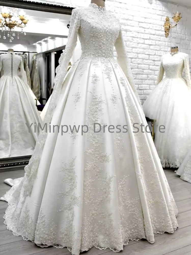 White lace wedding dress on a mannequin in a store setting with 'YiMinpwp Dress Store' branding.